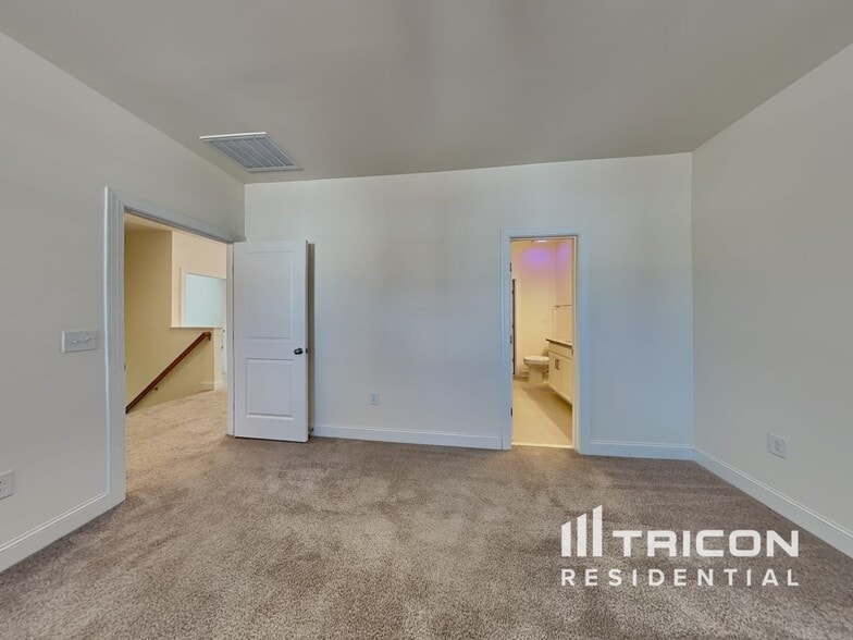 Building Photo - 402 Porterfield Dr