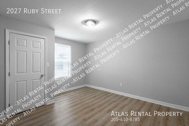 Building Photo - 2027 Ruby St