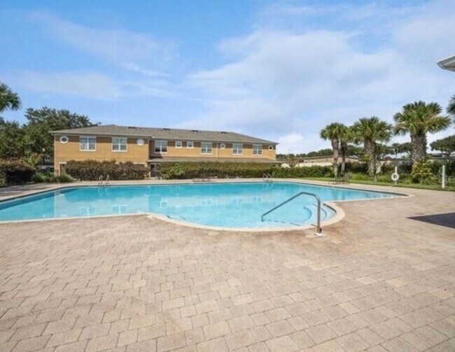 Building Photo - 807 Chelsea Dr