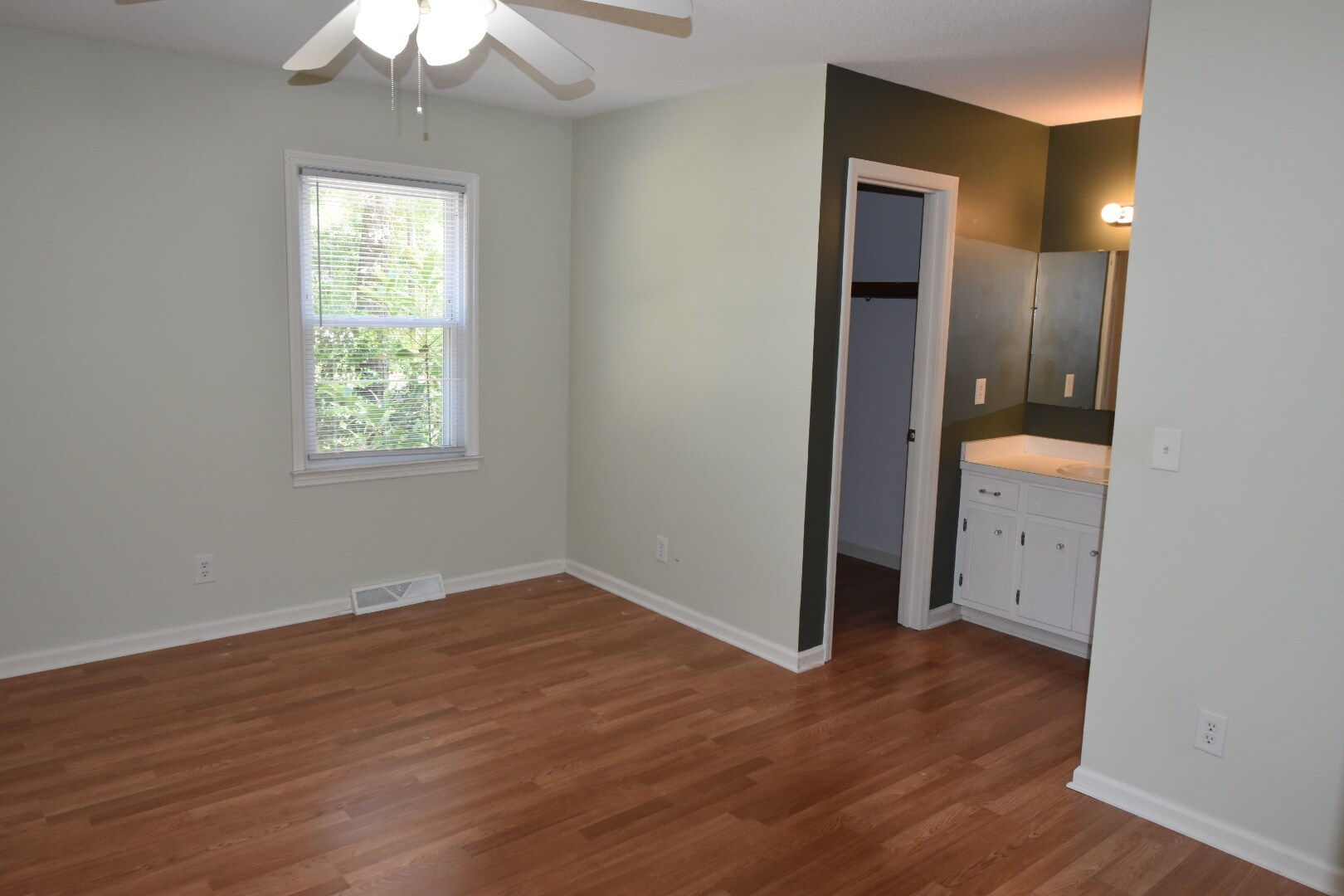 Building Photo - 1502 Parmele Dr