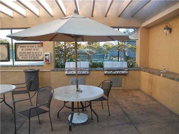 Building Photo - 3927 Nobel Dr