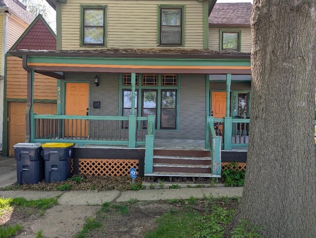 Building Photo - 3158 Oak St