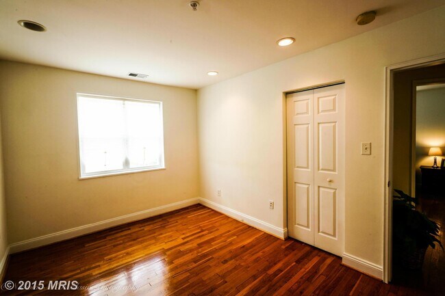 Building Photo - 401 Evarts St NE
