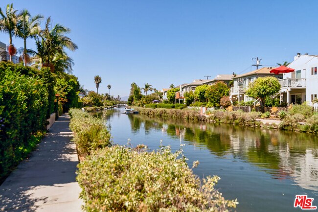 Building Photo - 3005 Grand Canal