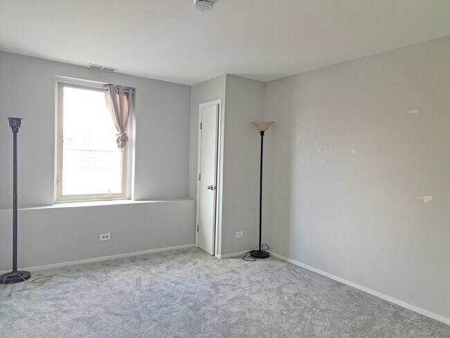 Building Photo - 6337 Roosevelt Rd