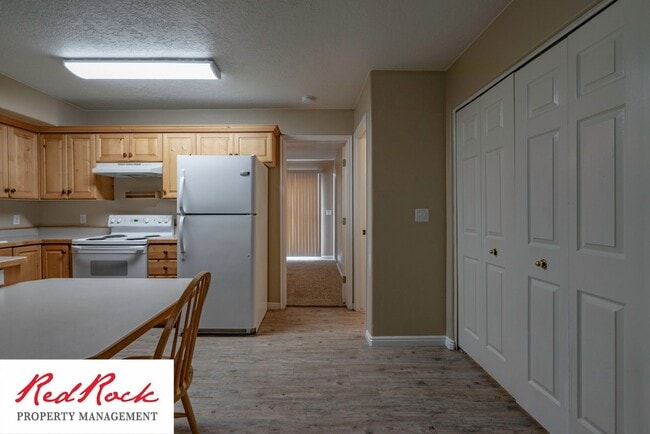 Building Photo - Charming St. George 3 Bedroom Townhome