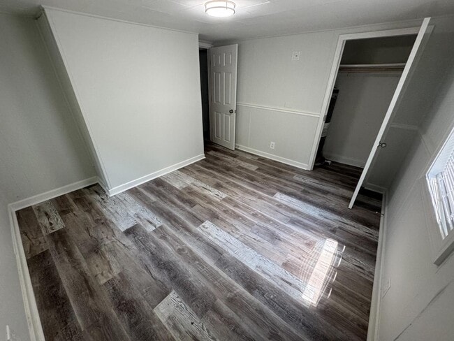 Building Photo - 5163 Clifton Dr