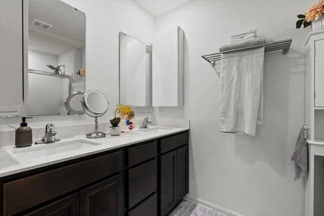 Building Photo - 343 Summit Cir