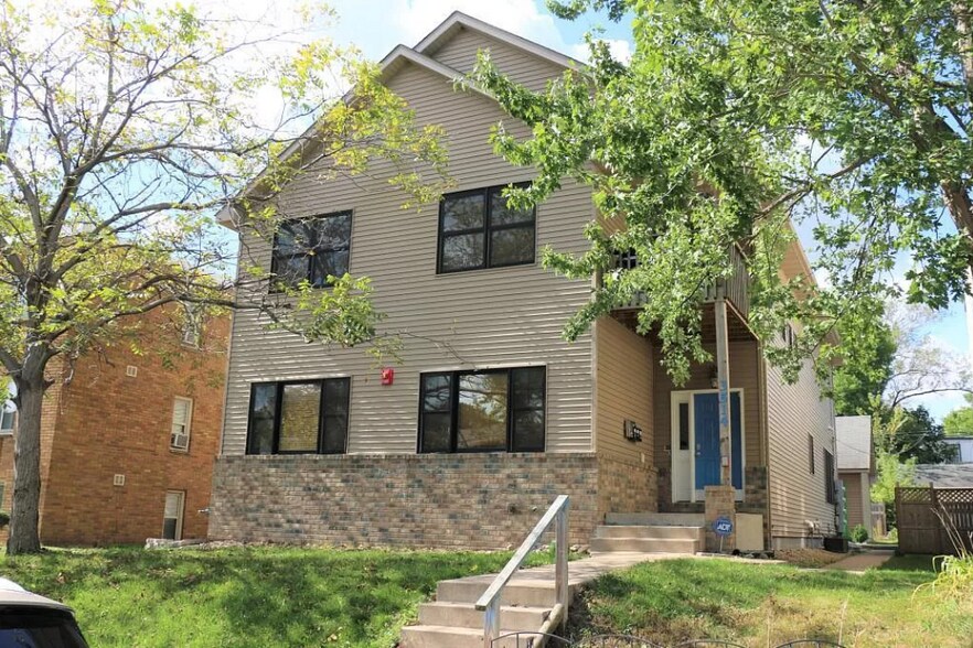 Building Exterior - 3514 Grand Ave S