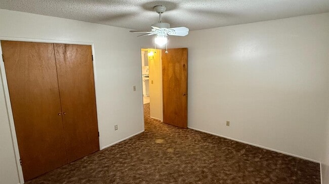 Building Photo - 1444 N Lemoore Ave