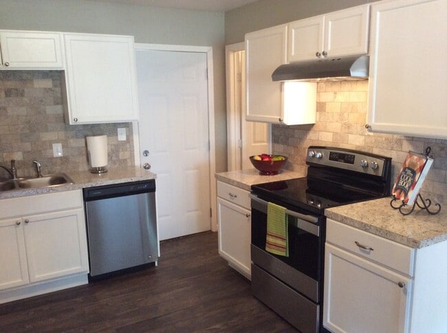 Building Photo - GREAT COLLEGE PROPERTY--PRE-LEASING FOR AUGUST! Completely Updated! 3 bedroom/2 bath Close to TTU...