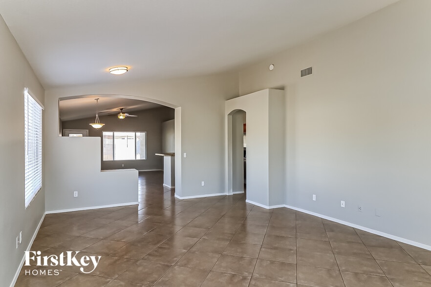 Building Photo - 8543 W Cherry Hills Dr