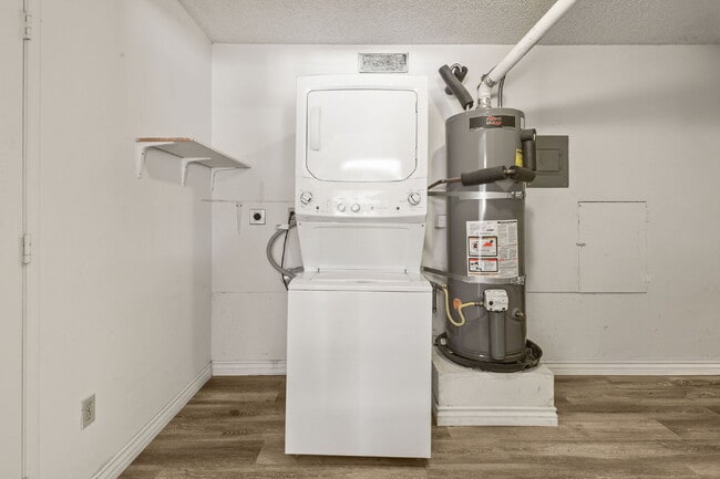 Building Photo - Welcome to your serene 3 BR 2.5 BA Townhome in College Park, San Diego!
