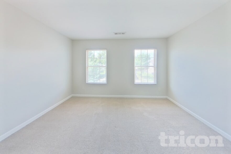 Building Photo - 438 Lake Ridge Ln