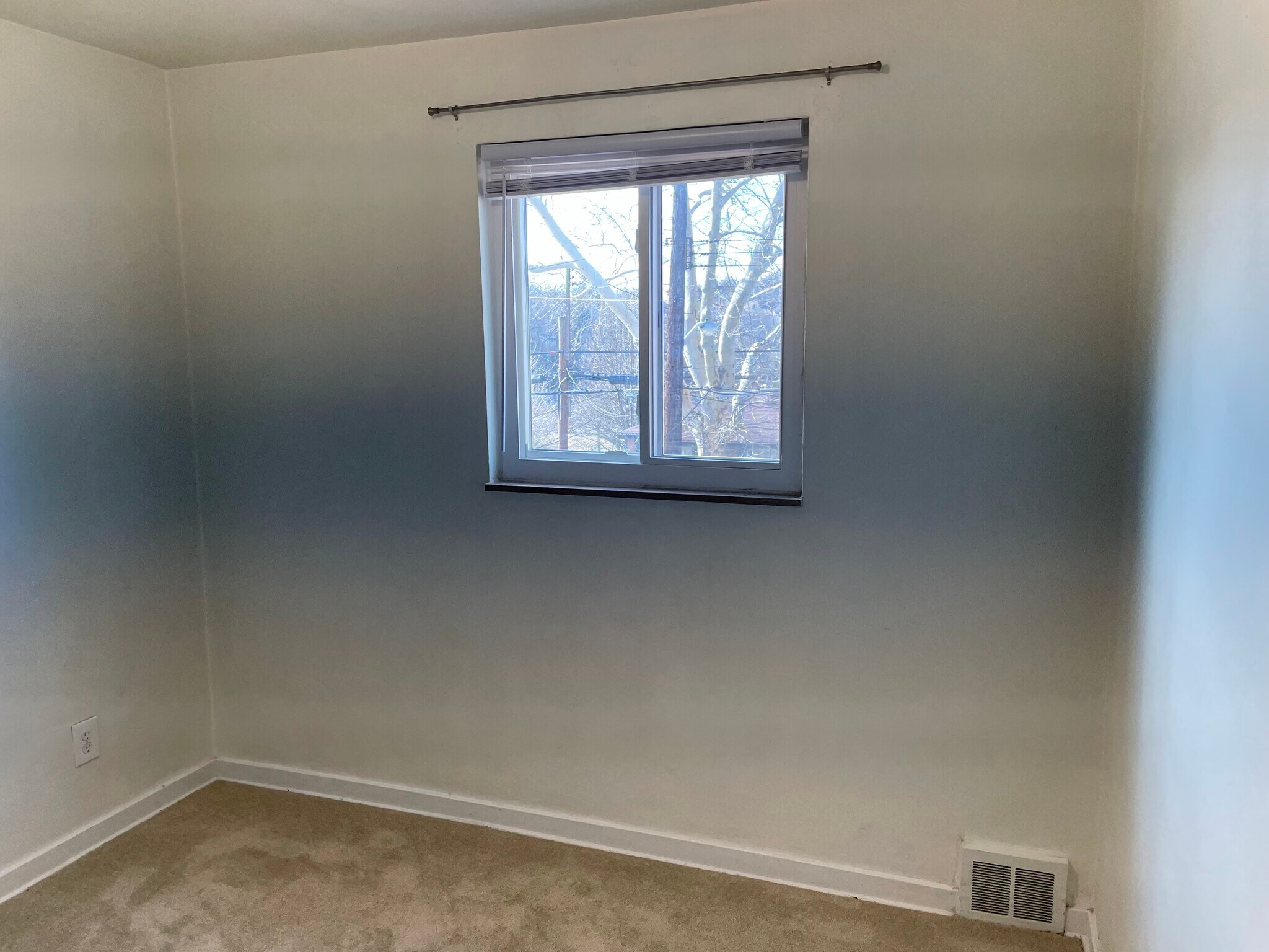 Building Photo - 206 Whipple St