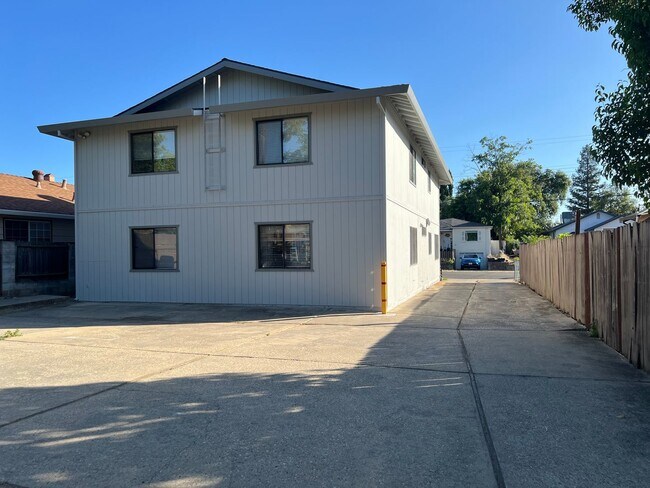 Building Photo - 144 Duranta St