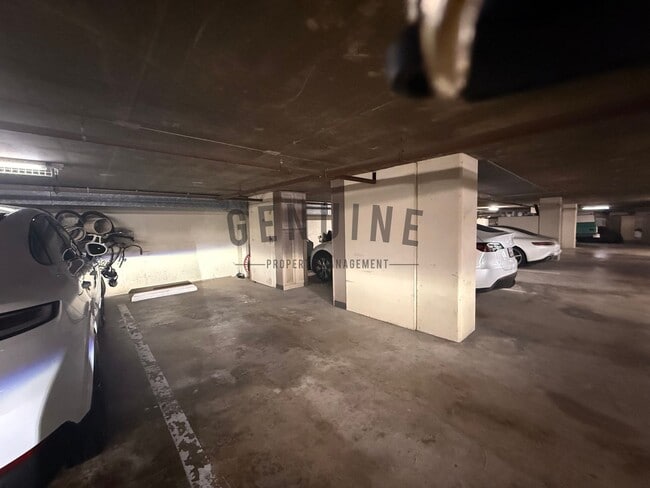 Building Photo - 2Bd 2Ba Spacious Newport Bay Front Condo