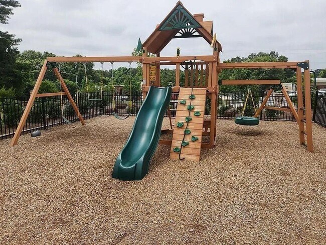 Building Photo - 1643 Villageside Ct