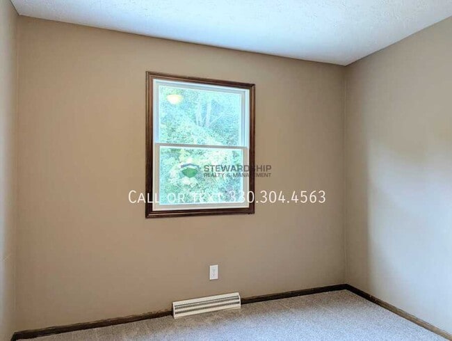 Building Photo - 151 Elm St NE