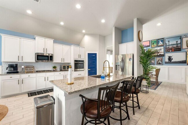 Building Photo - 3323 Majestic Pne Ln
