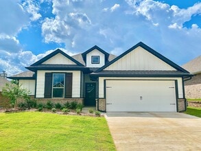 Building Photo - Beautiful 3 Bed, 2 Bath, 2 Car North Edmond/Arcadia