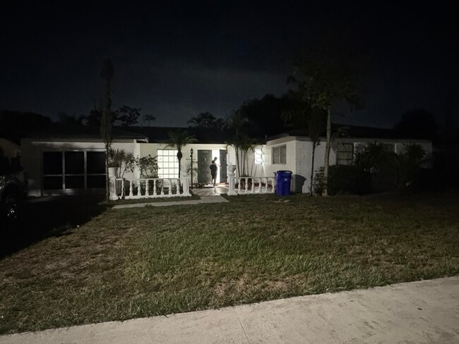 Building Photo - 6260 SW 6th St