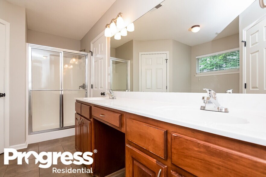 Building Photo - 5695 Kuykendall Dr