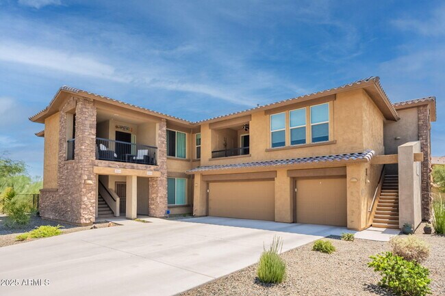 Primary Photo - 2425 W Bronco Butte Trl