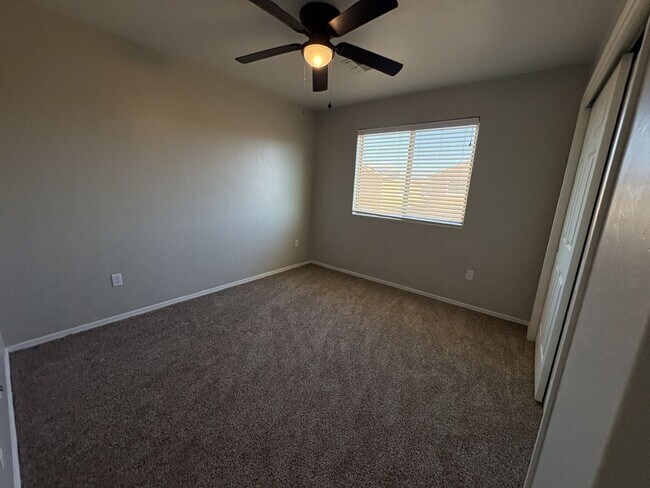 Building Photo - 2,500 sq ft 4 bedroom + Den home in Rancho Sahuarita