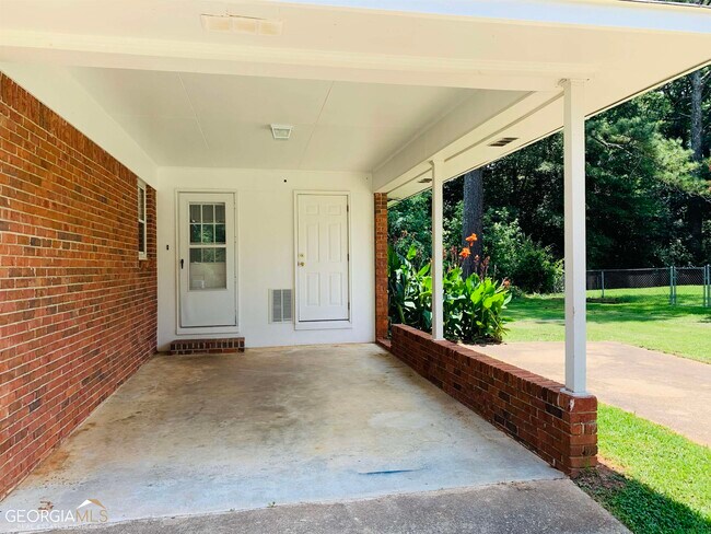 Building Photo - 25 Martin St