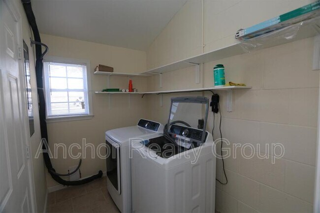 Building Photo - 2226 Sedgewick Dr