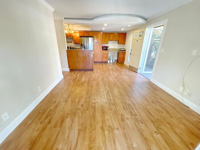 Building Photo - Elegantly Updated Unfurnished Kihei Villag...
