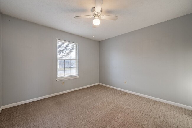 Building Photo - 3 Bedroom 1 1/2 Bath Home for Rent in Charlestown Indiana