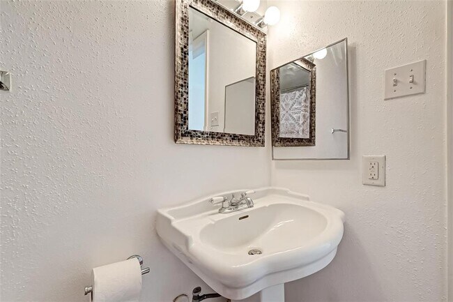 Building Photo - 2250 Bering Dr