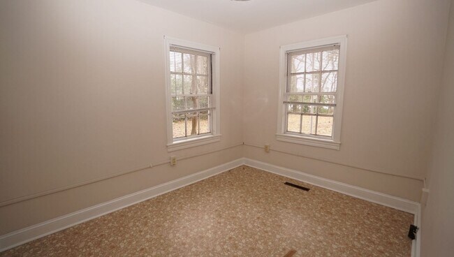 Building Photo - 14 Tallman St