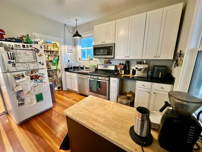 Building Photo - 11 Sheridan St