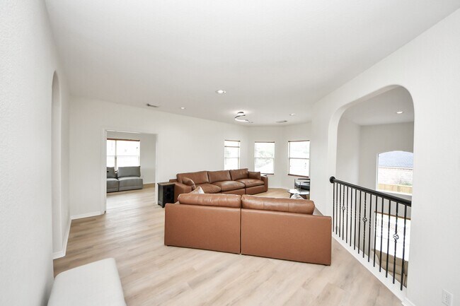 Building Photo - 527 Little River Ct