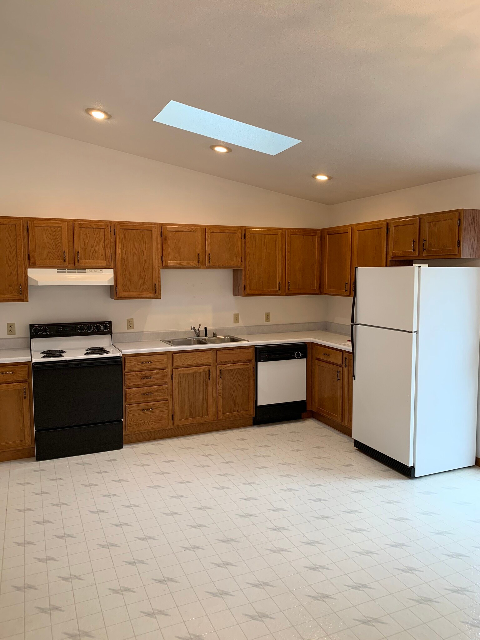 Building Photo - 2167 Sunnyslope Dr