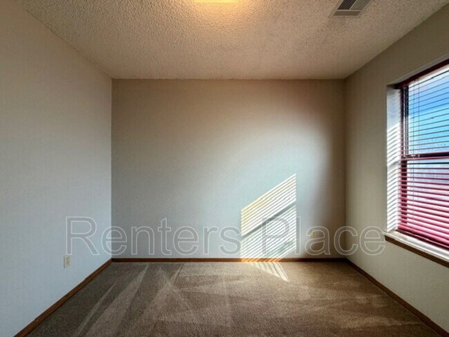 Building Photo - 11805 E 81st St N