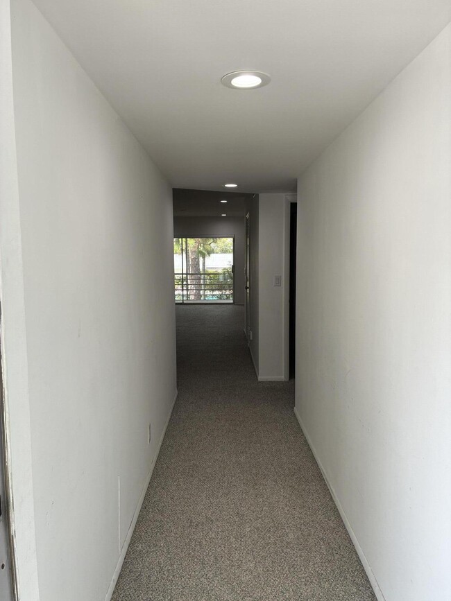 Building Photo - 2600 SW 22nd Ave