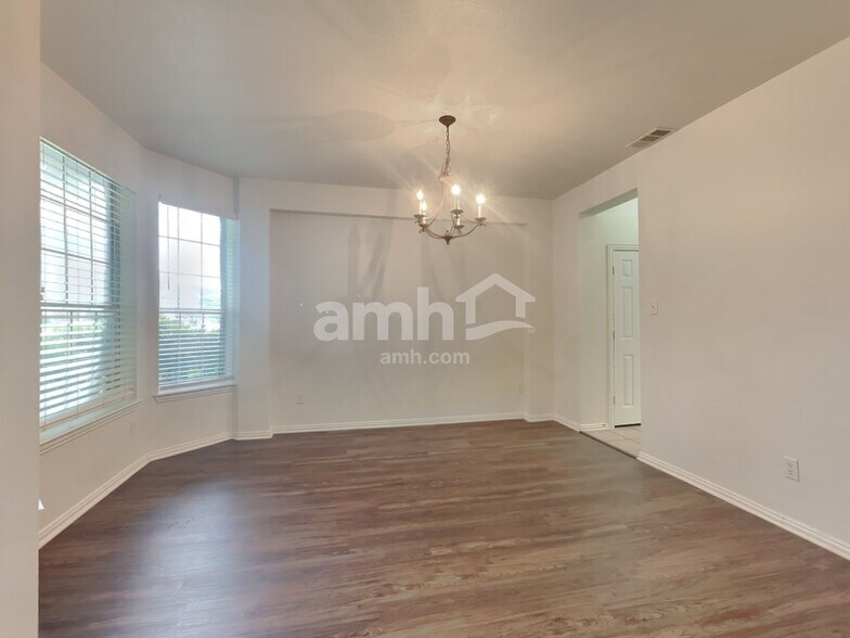 Building Photo - 4412 Mallow Oak Dr