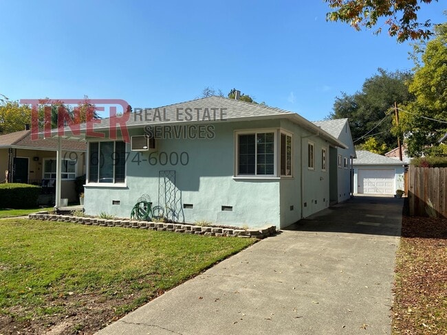 Building Photo - 210 43rd St