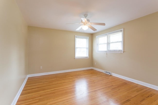 Building Photo - 30 Carson Dr