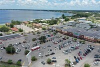 Building Photo - 1025 Lakeview Dr