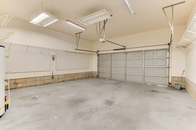 Building Photo - 2937 Hillcreek Dr