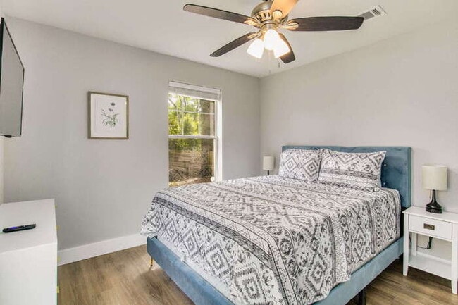 Building Photo - Charming 3-Bedroom, 2-Bath Home Near Downtown Pensacola