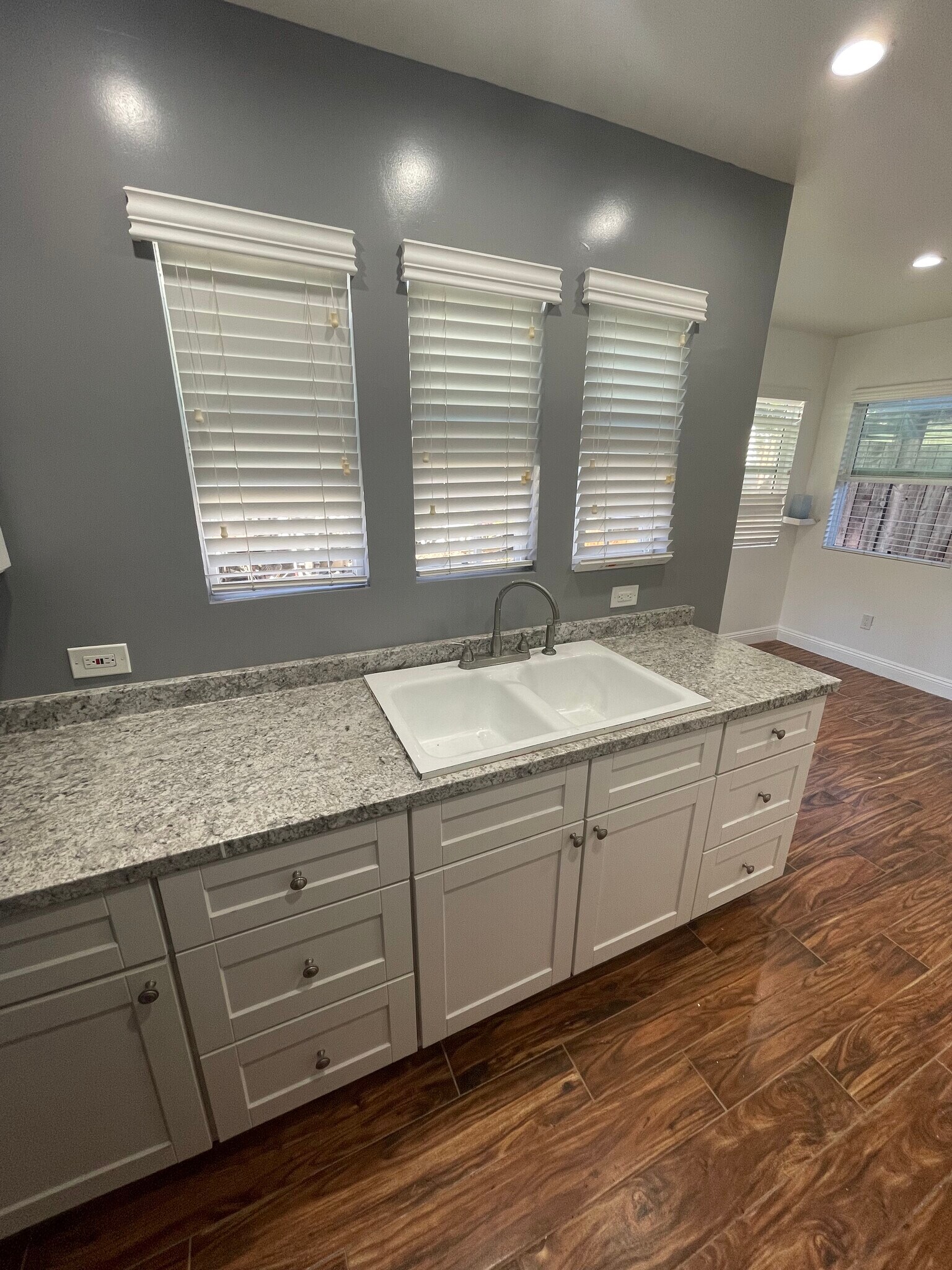 Building Photo - 508 S Catalina Ave