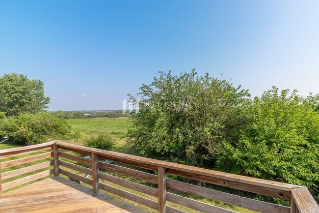 Building Photo - Ranch Townhome in Shadow View