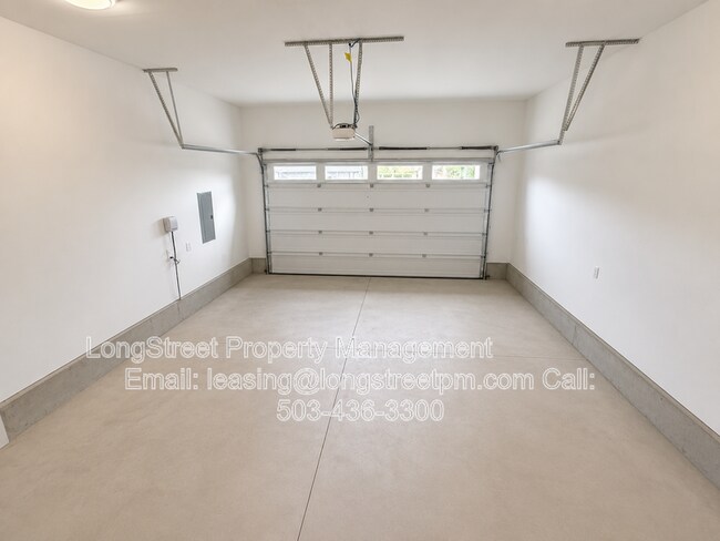 Building Photo - 5028 SW Hudson Ave
