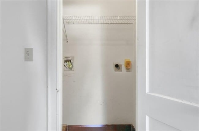 Building Photo - 686 Hope St